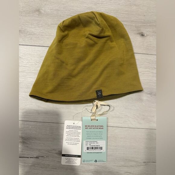 IBEX WOOLIES 250 BEANIE Electric Olive OS Nwt - Picture 3 of 4